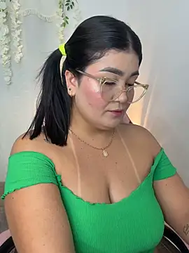 Snapshot of karla_hotgirl chatting on May 13, 2026, 12:52 am karla hotgirl online show from May 13, 2026, 12:52 am