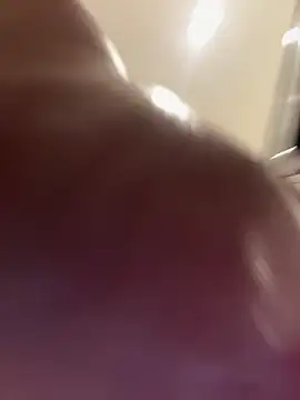 fuck meee online show from April 22, 2026, 1:52 am