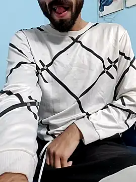 Snapshot of TOPMOON001 chatting on February 10, 2025, 11:36 am TOPMOON001 online show from February 10, 2025, 11:36 am