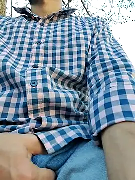 Snapshot of TOPMOON001 chatting on March 17, 2025, 10:49 am TOPMOON001 online show from March 17, 2025, 10:49 am