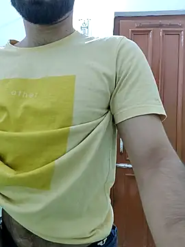 Snapshot of TOPMOON001 chatting on October 1, 2025, 8:15 pm TOPMOON001 online show from October 1, 2025, 8:15 pm