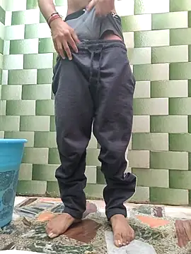 Snapshot of TOPMOON001 chatting on November 16, 2025, 5:13 am TOPMOON001 online show from November 16, 2025, 5:13 am