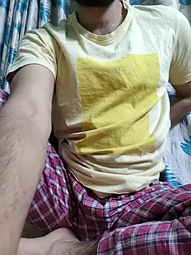 TOPMOON001 online show from April 21, 2026, 8:01 pm