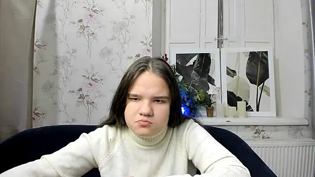 Snapshot of AdeleCruz chatting on January 10, 2025, 8:18 am AdeleCruz online show from January 10, 2025, 8:18 am