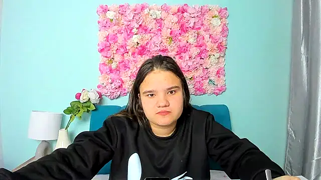 Snapshot of AdeleCruz chatting on February 24, 2025, 4:26 pm AdeleCruz online show from February 24, 2025, 4:26 pm