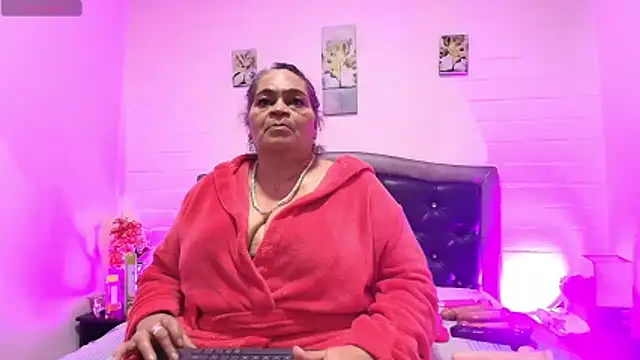 Snapshot of VickyBoobss chatting on June 11, 2026, 5:33 pm VickyBoobss online show from June 11, 2026, 5:33 pm
