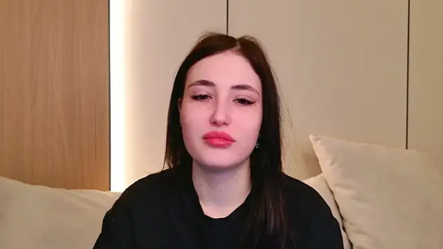 EmmaLawrens online show from March 14, 2026, 10:32 am