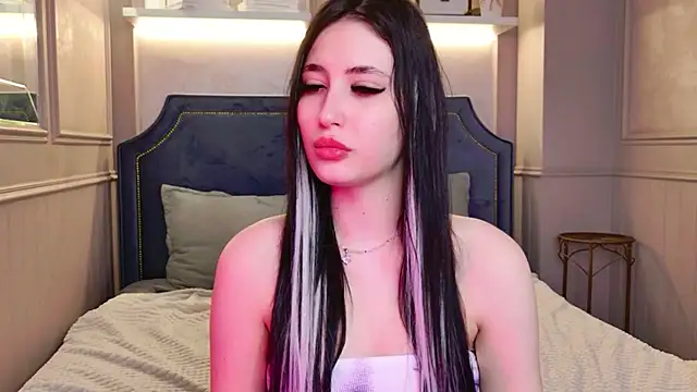 EmmaLawrens online show from March 25, 2026, 10:43 am