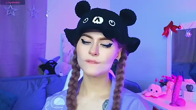 Emily  Mooree online show from February 3, 2025, 4:46 am