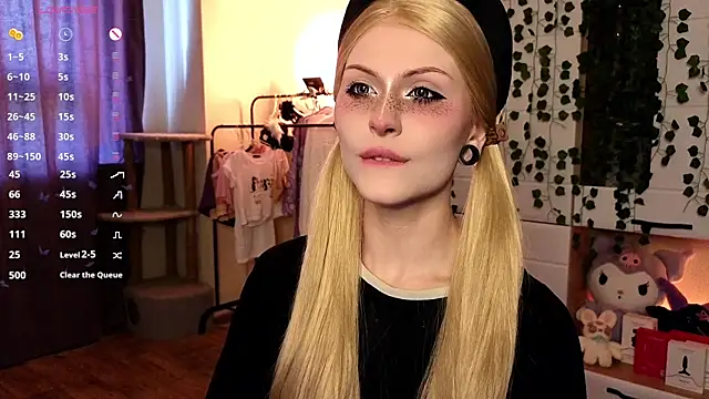 Emily  Mooree online show from October 4, 2025, 7:28 am