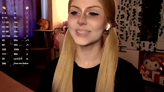 Emily  Mooree online show from October 7, 2025, 7:16 am