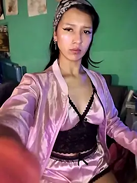 Cleo Hott online show from November 5, 2025, 5:29 am