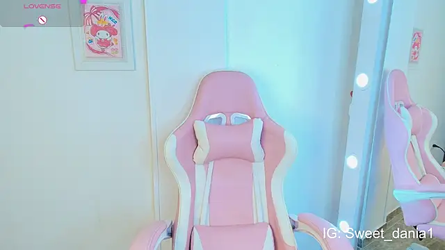 sweet dania  online show from March 11, 2025, 3:59 am