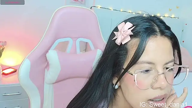 sweet dania  online show from September 29, 2025, 3:44 am