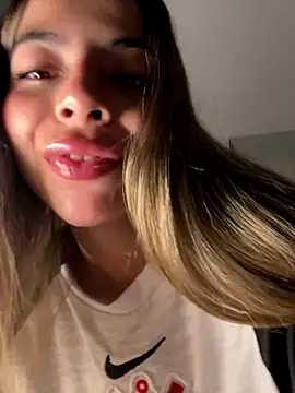 ninfduda online show from December 18, 2025, 2:28 am