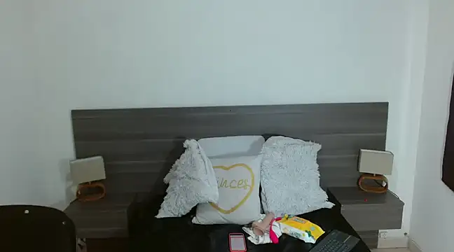 RAICHELLCOOPER1 online show from February 22, 2025, 12:51 pm