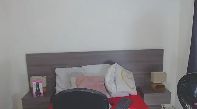 RAICHELLCOOPER1 online show from March 17, 2025, 10:28 pm