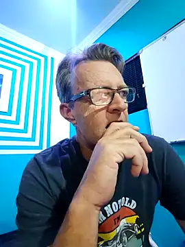 itsmeyes69 online show from January 18, 2025, 9:02 pm