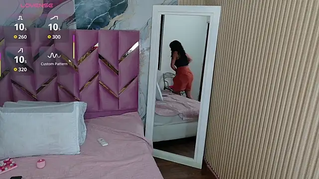 hotiergirl online show from November 12, 2025, 12:27 pm