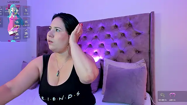 Snapshot of zoes_milee chatting on October 15, 2025, 11:21 am zoes milee online show from October 15, 2025, 11:21 am