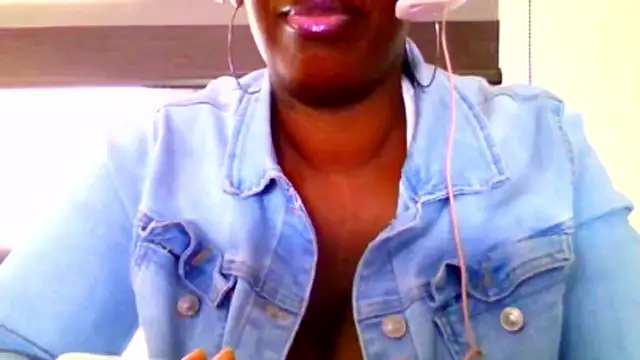 chocolatechipkukky85 online show from April 20, 2026, 9:27 pm