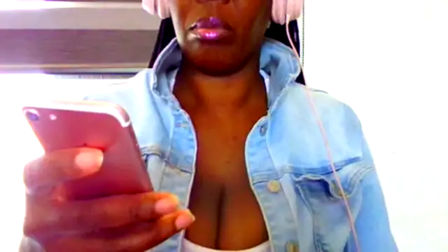 Snapshot of chocolatechipkukky85 chatting on April 29, 2026, 8:59 pm chocolatechipkukky85 online show from April 29, 2026, 8:59 pm