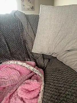 VioletxBlue online show from February 1, 2026, 12:37 pm