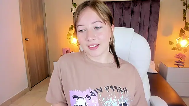 Dahlia Rousse online show from September 28, 2025, 3:50 pm