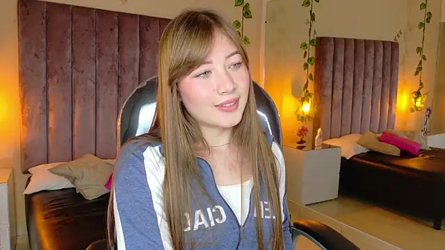 Dahlia Rousse online show from February 3, 2026, 7:35 am