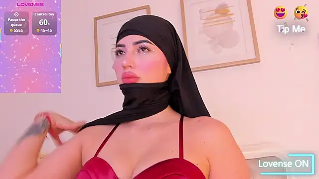 taylorsmiiith  online show from February 16, 2026, 3:19 pm