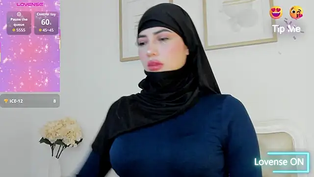 taylorsmiiith  online show from February 17, 2026, 3:19 pm