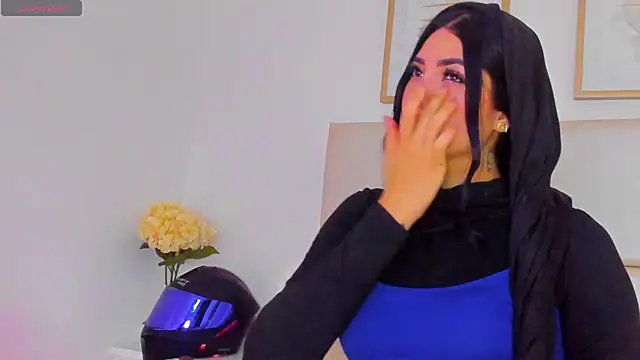 taylorsmiiith  online show from April 13, 2026, 7:41 pm