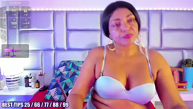 LovelyNickii online show from February 15, 2026, 1:41 pm