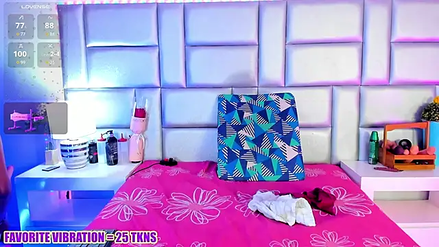 LovelyNickii online show from April 12, 2026, 2:05 am