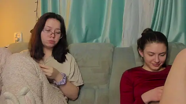 honey love honeyy online show from January 14, 2025, 6:28 pm