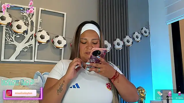 Snapshot of Elise-Leyton chatting on June 23, 2026, 6:50 pm Elise-Leyton online show from June 23, 2026, 6:50 pm