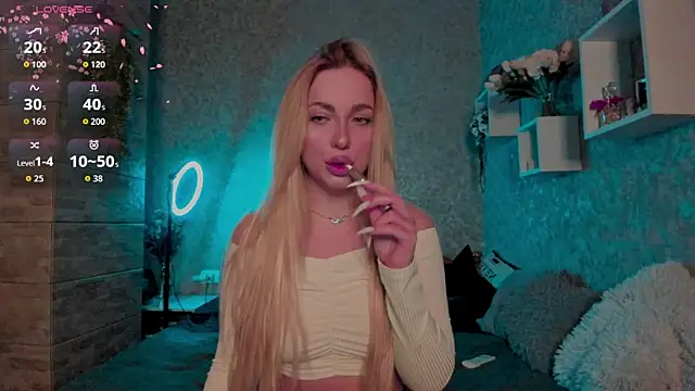 Mika Rayy online show from October 31, 2025, 5:03 pm