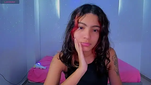 Snapshot of Lovelyamyy chatting on December 15, 2025, 7:51 pm Lovelyamyy online show from December 15, 2025, 7:51 pm