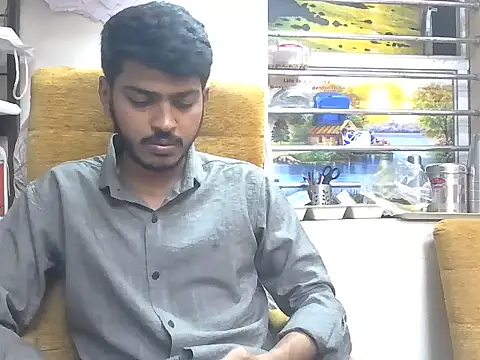 cute modell online show from February 3, 2026, 12:43 pm