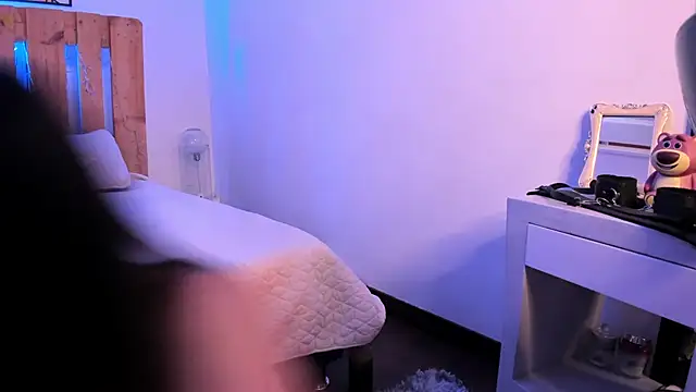 coral jonesss online show from September 25, 2025, 3:49 pm