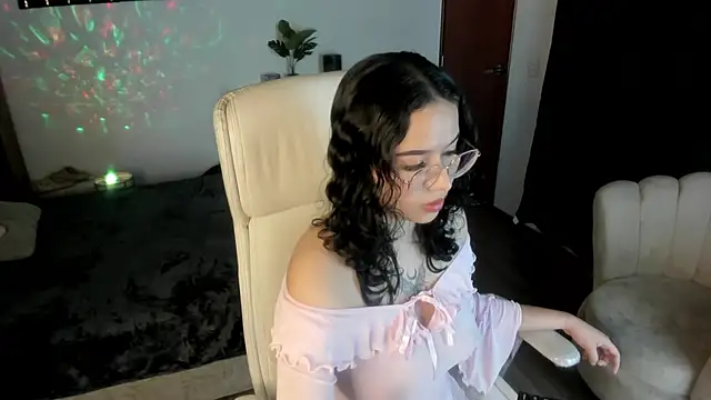 Renaxi Smith online show from September 13, 2025, 7:13 pm