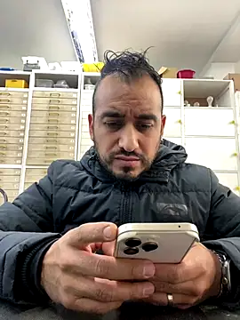 Snapshot of leonardohot1987 chatting on November 27, 2025, 8:11 pm leonardohot1987 online show from November 27, 2025, 8:11 pm