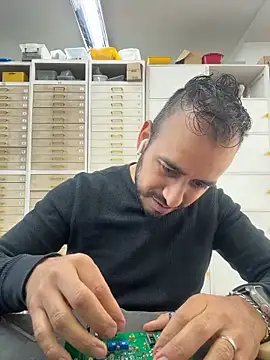 Snapshot of leonardohot1987 chatting on December 4, 2025, 7:22 pm leonardohot1987 online show from December 4, 2025, 7:22 pm