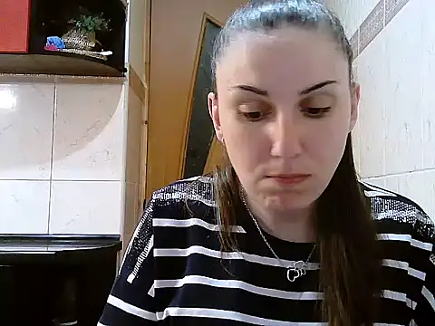 Yuliia30 online show from April 21, 2026, 5:50 pm