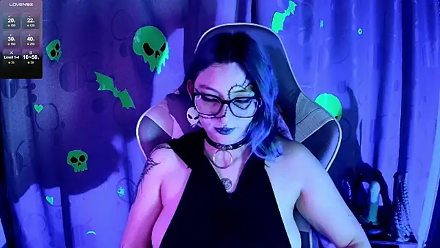 Kimlennox  online show from December 1, 2025, 2:00 pm