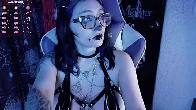 Kimlennox  online show from March 25, 2026, 2:01 pm