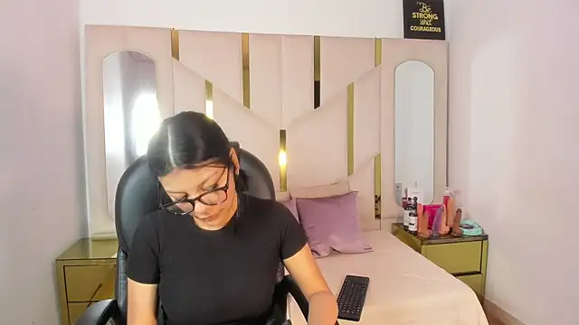 Salmaportman69 online show from January 17, 2026, 3:39 pm