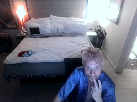 AQuickPhyx online show from February 2, 2025, 11:19 am