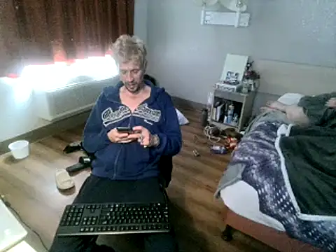 AQuickPhyx online show from February 20, 2025, 4:36 pm