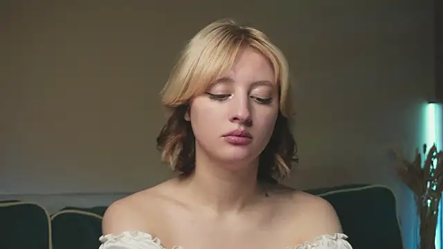 Snapshot of milasmiu chatting on February 8, 2025, 9:15 pm milasmiu online show from February 8, 2025, 9:15 pm